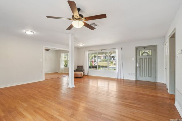 220 LYMAN DR, Terrell Hills, TX 78209