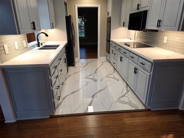 5800 Mount Rockwood Circle, Waco, TX 76710