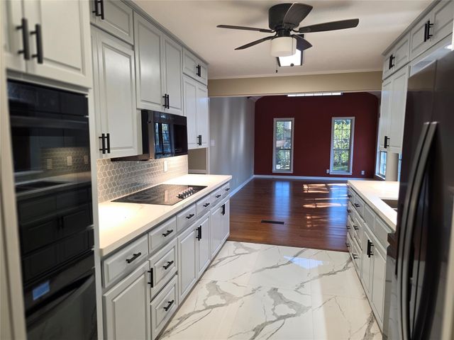 5800 Mount Rockwood Circle, Waco, TX 76710