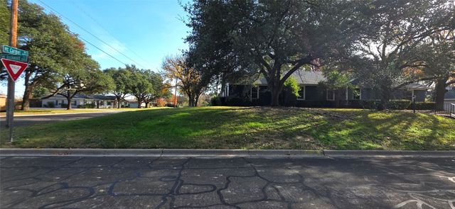 5800 Mount Rockwood Circle, Waco, TX 76710