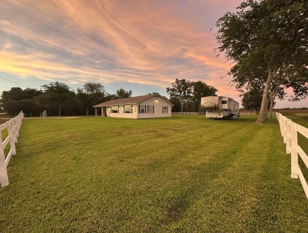 518 Anton Stade Rd B, Rosenberg, TX 77471