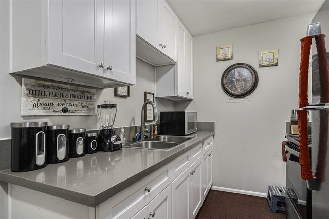 1710 E G Avenue, Kalamazoo, MI 49004