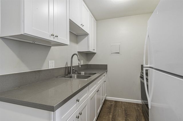 1710 E G Avenue, Kalamazoo, MI 49004