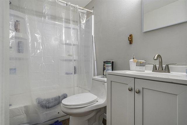 1710 E G Avenue, Kalamazoo, MI 49004