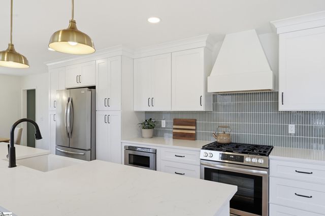 402 Foxcroft Road, Greenville, SC 29615