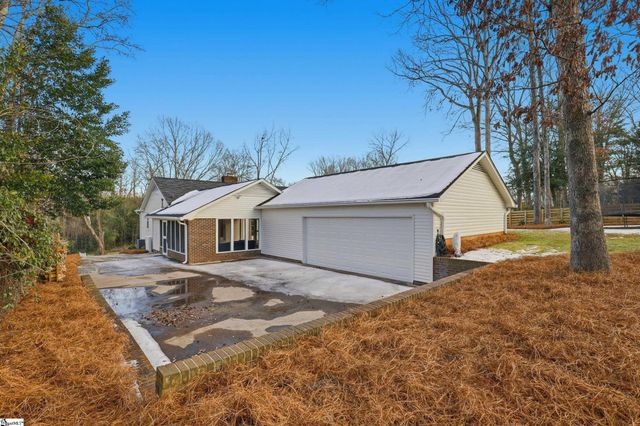 402 Foxcroft Road, Greenville, SC 29615