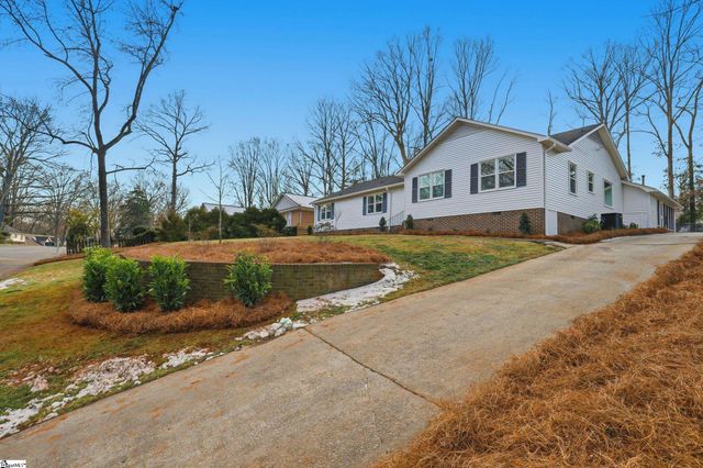 402 Foxcroft Road, Greenville, SC 29615