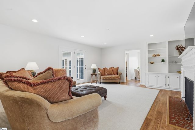 402 Foxcroft Road, Greenville, SC 29615