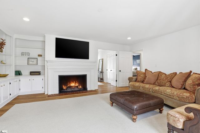 402 Foxcroft Road, Greenville, SC 29615