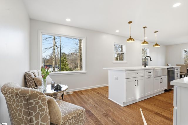 402 Foxcroft Road, Greenville, SC 29615