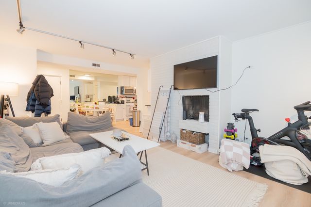 2201 N Cleveland Avenue 104, Chicago, IL 60614