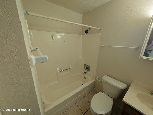 6510 Six Mile Ln APT 4, Louisville, KY 40218