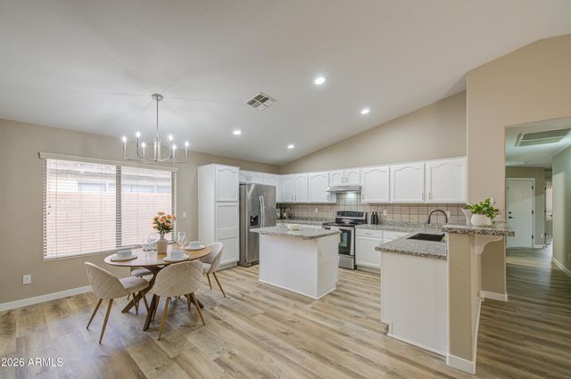 15668 W SAGUARO Lane, Surprise, AZ 85374