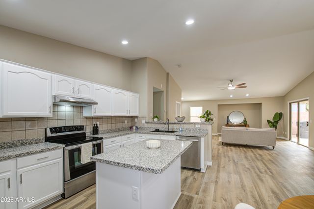 15668 W SAGUARO Lane, Surprise, AZ 85374