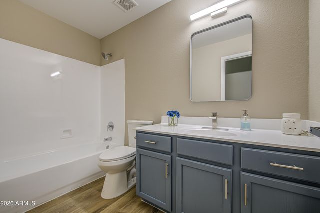 15668 W SAGUARO Lane, Surprise, AZ 85374