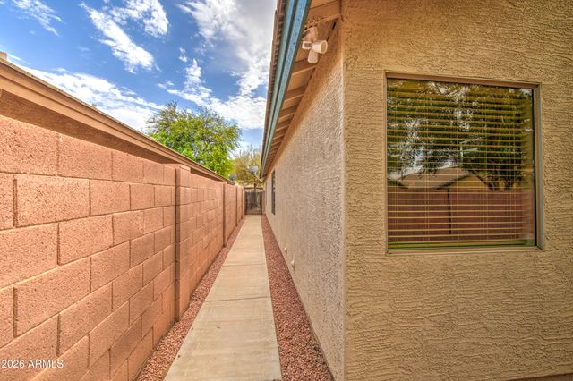 15668 W SAGUARO Lane, Surprise, AZ 85374