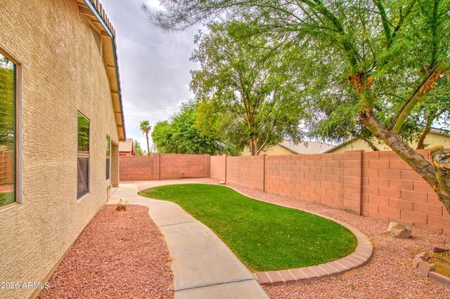 15668 W SAGUARO Lane, Surprise, AZ 85374