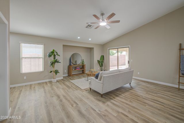 15668 W SAGUARO Lane, Surprise, AZ 85374