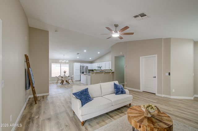 15668 W SAGUARO Lane, Surprise, AZ 85374