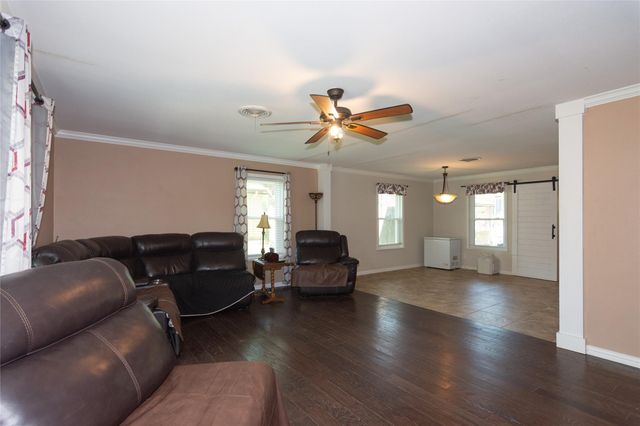 1212 Lake Terrace DR, Elgin, TX 78621
