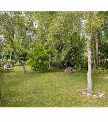 17 Monticello Dr, Hilton Head Island, SC 29926
