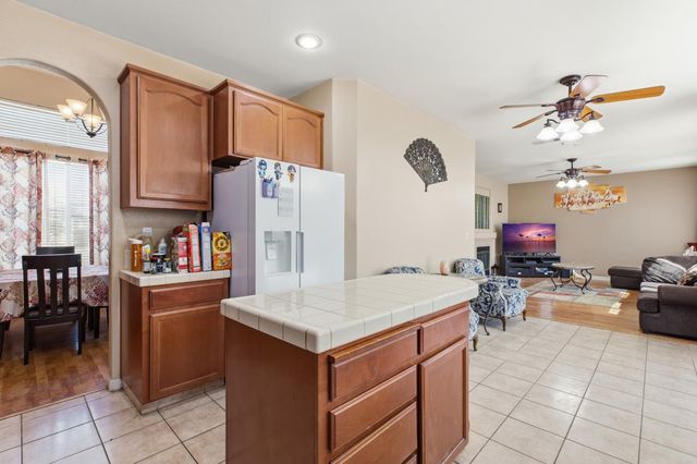 2410 Jessica Cir, Escalon, CA 95320