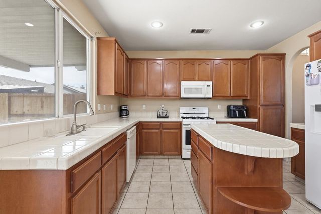 2410 Jessica Cir, Escalon, CA 95320