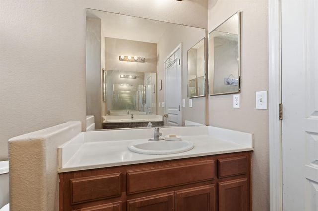 2410 Jessica Cir, Escalon, CA 95320