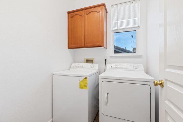 2410 Jessica Cir, Escalon, CA 95320