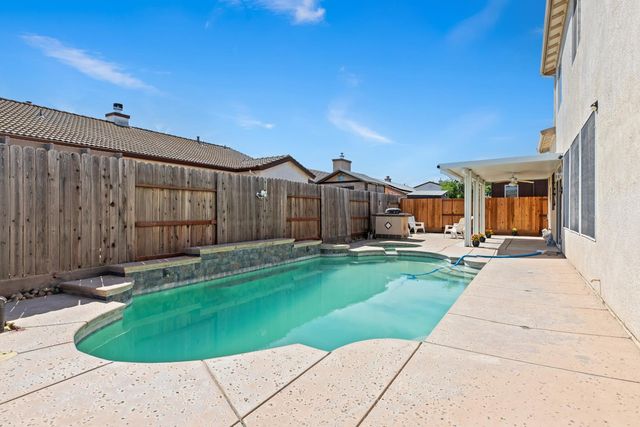 2410 Jessica Cir, Escalon, CA 95320