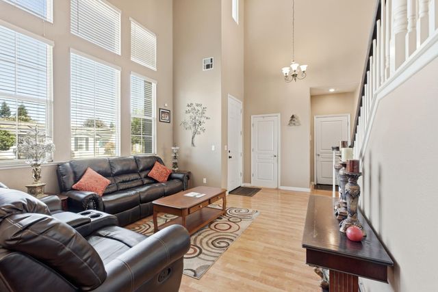 2410 Jessica Cir, Escalon, CA 95320