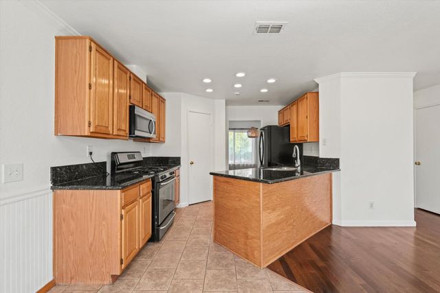 8625 Valley Rim Way, Antelope, CA 95843