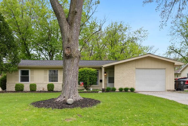 4301 Lynwood Court, Fort Wayne, IN 46815