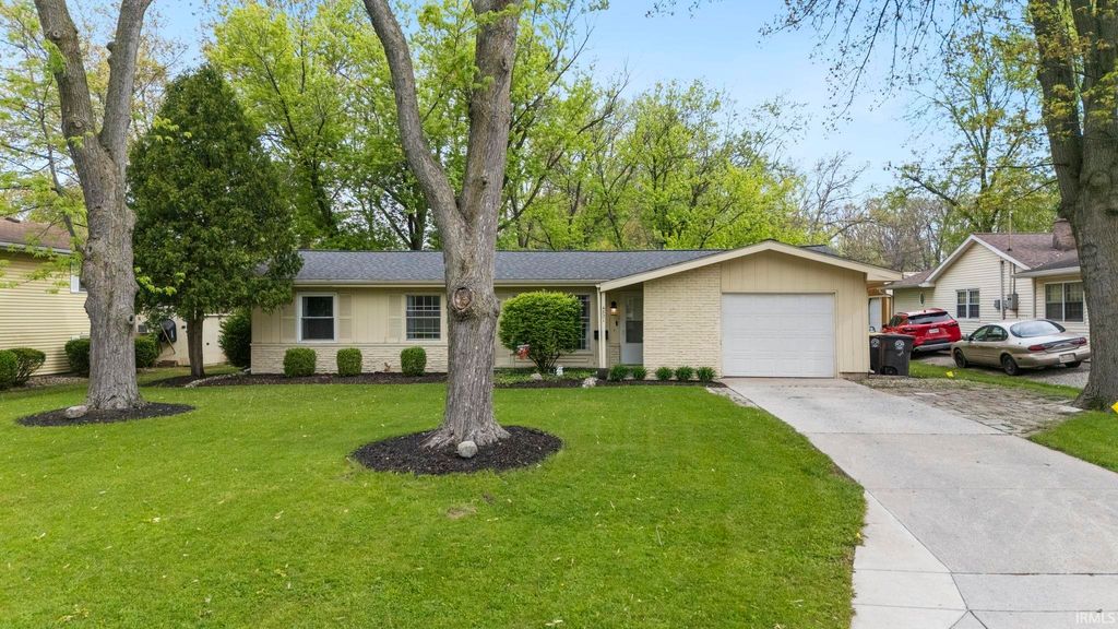 4301 Lynwood Court, Fort Wayne, IN 46815