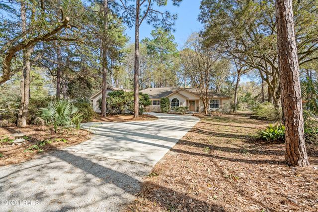 10 Moultrie Court, Beaufort, SC 29907