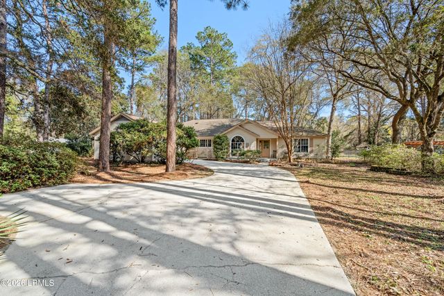 10 Moultrie Court, Beaufort, SC 29907