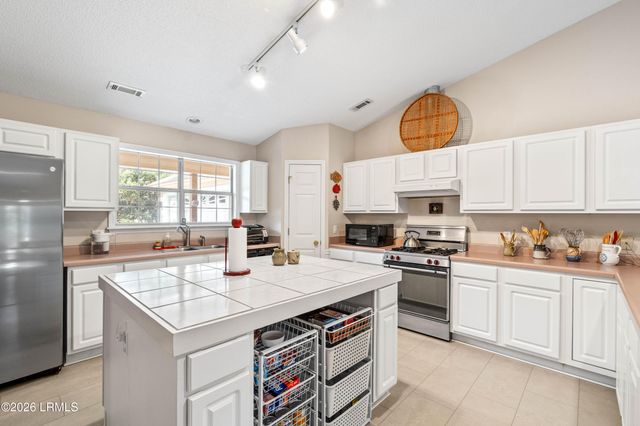 10 Moultrie Court, Beaufort, SC 29907