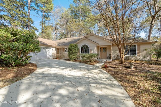 10 Moultrie Court, Beaufort, SC 29907