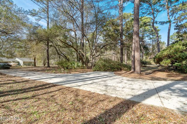 10 Moultrie Court, Beaufort, SC 29907