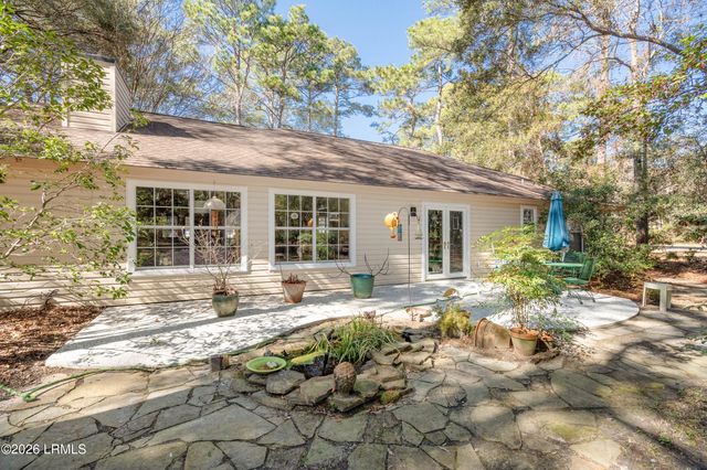 10 Moultrie Court, Beaufort, SC 29907