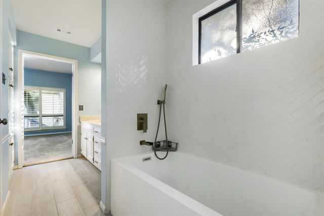 208 Crescent BLF, Lakeway, TX 78734