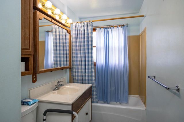 445 GLENVIEW AVENUE, Combined Locks, WI 54113