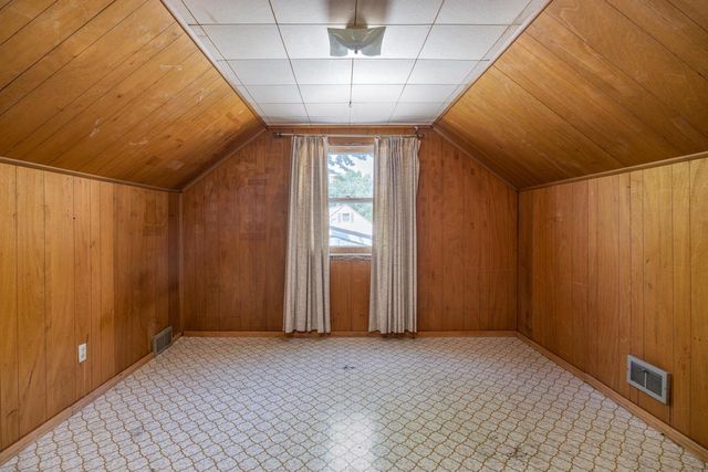 445 GLENVIEW AVENUE, Combined Locks, WI 54113