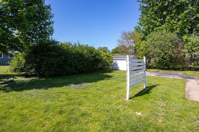 445 GLENVIEW AVENUE, Combined Locks, WI 54113
