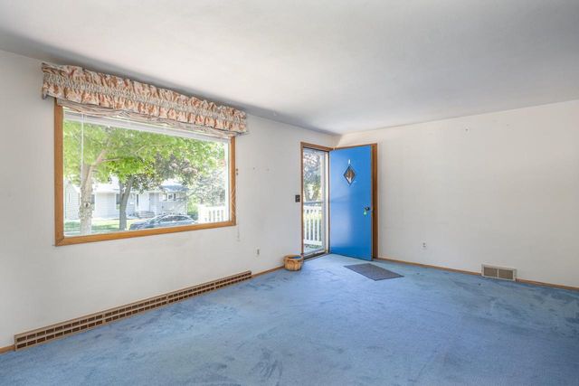 445 GLENVIEW AVENUE, Combined Locks, WI 54113