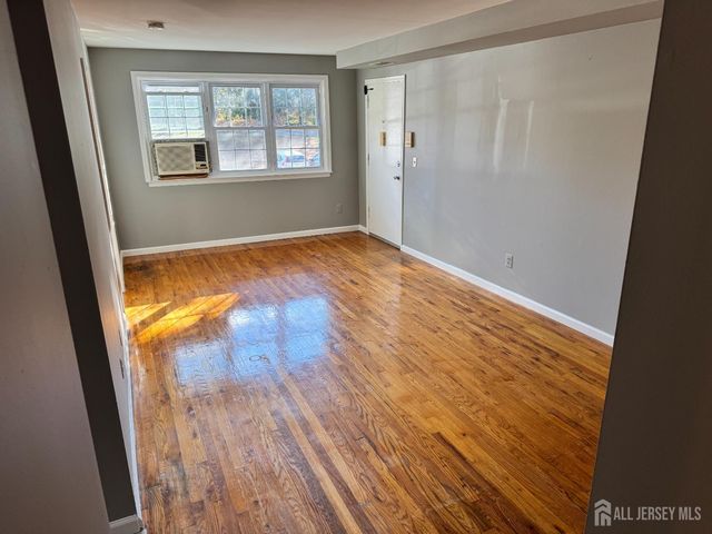 23 College Drive, Edison, NJ 08817