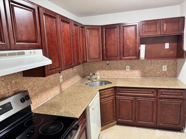 23 College Drive, Edison, NJ 08817