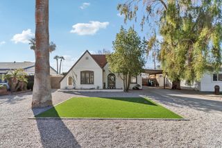 2209 E WELDON Avenue, Phoenix, AZ 85016