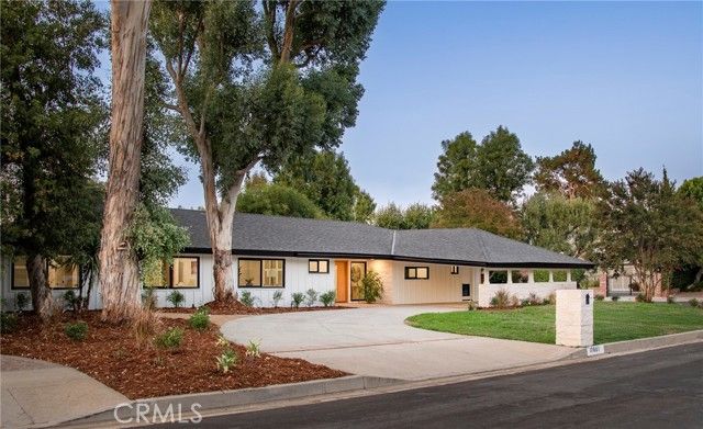 17601 McCormick Street, Encino (los Angeles), CA 91316