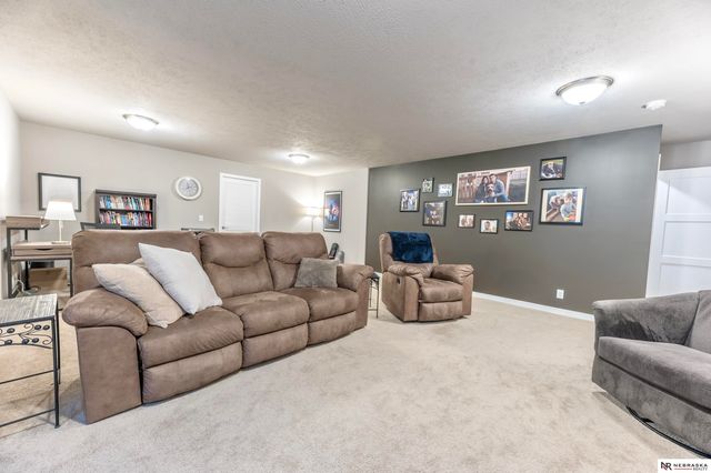 21116 Monroe Street, Elkhorn, NE 68022